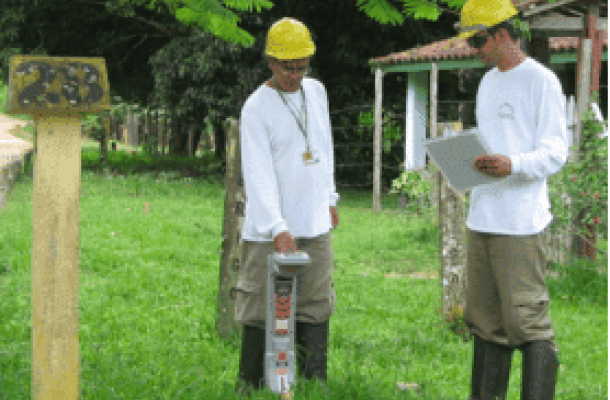 Pipe locator para localização de interferências subterrâneas.